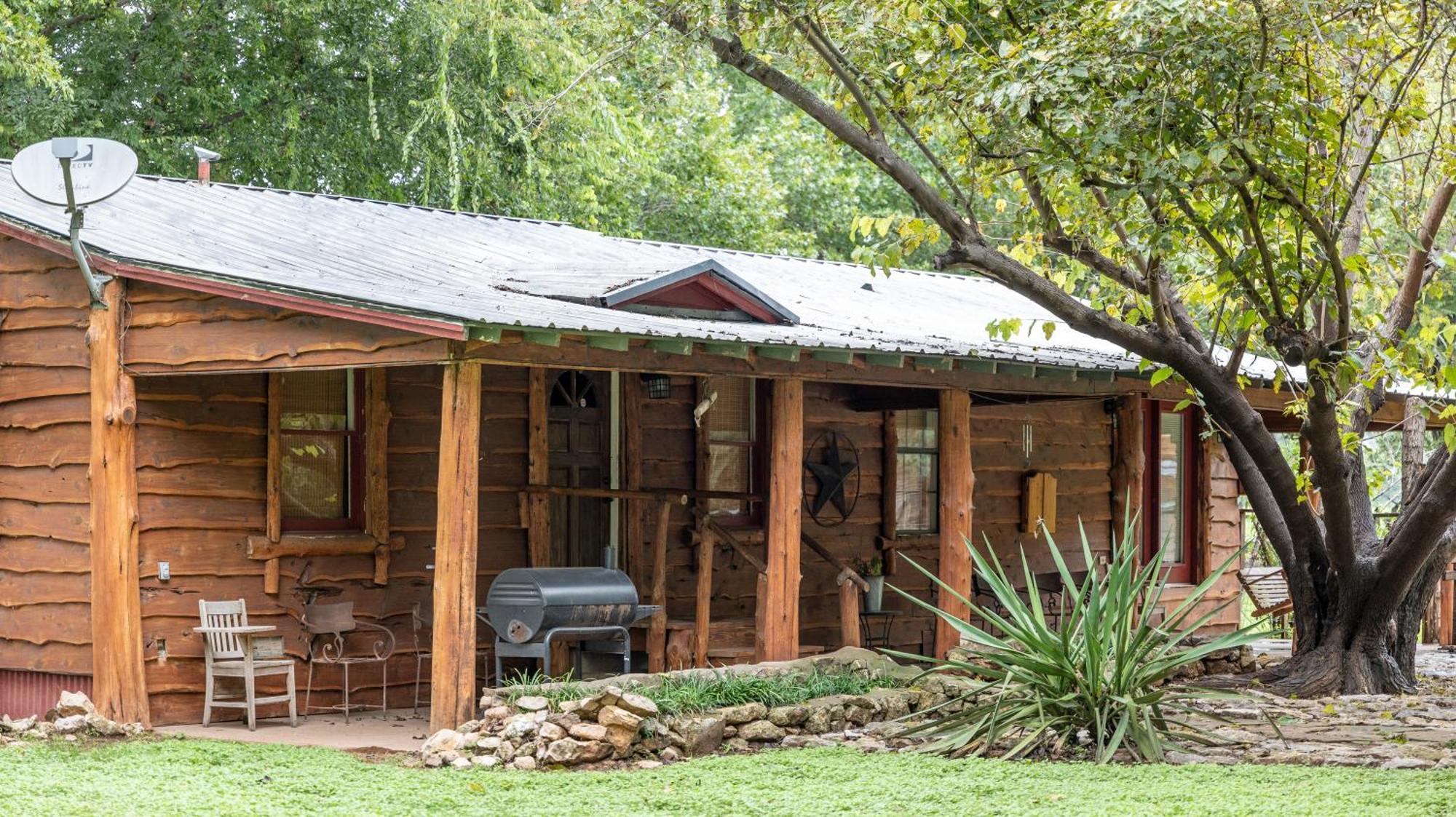 Moon River Ranch Satin Exterior photo