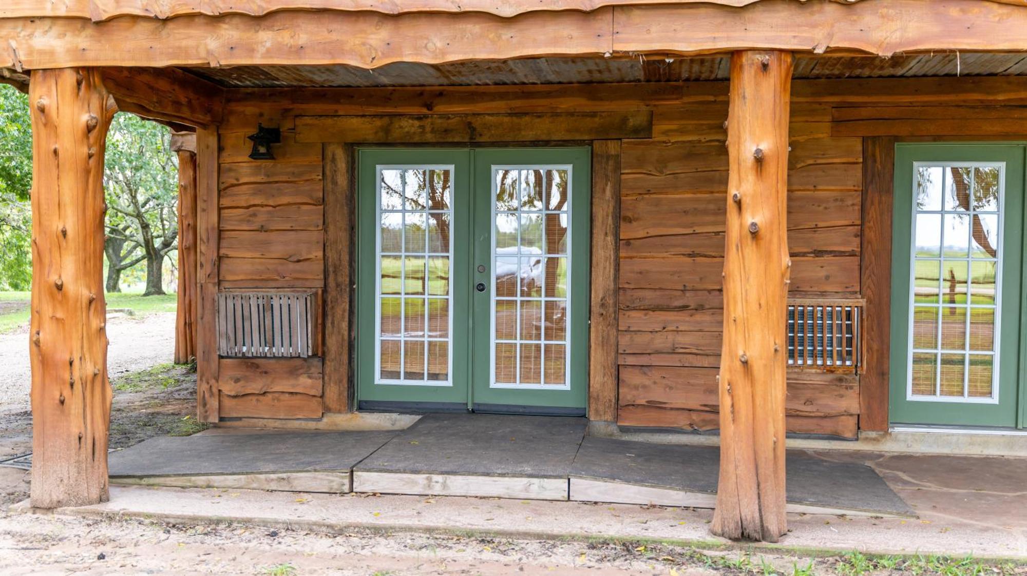 Moon River Ranch Satin Exterior photo