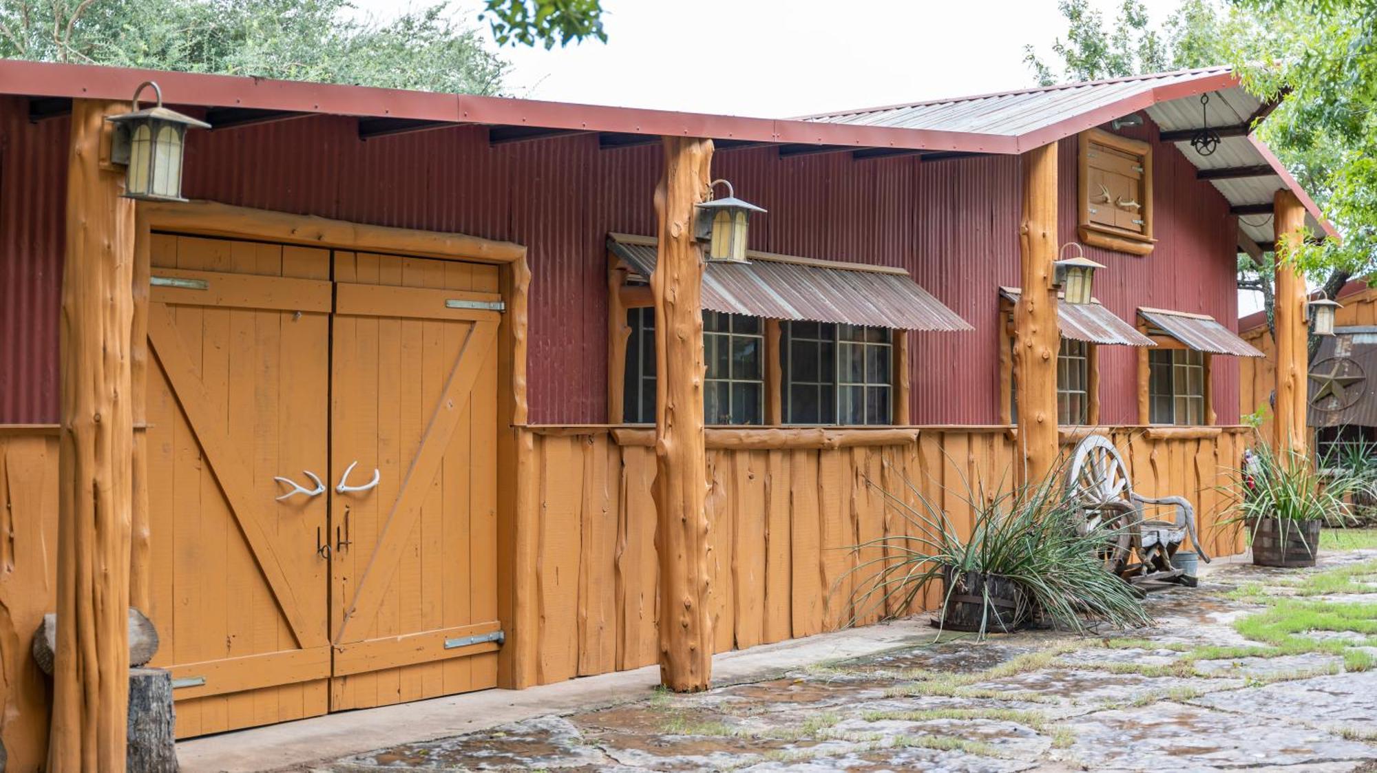 Moon River Ranch Satin Exterior photo