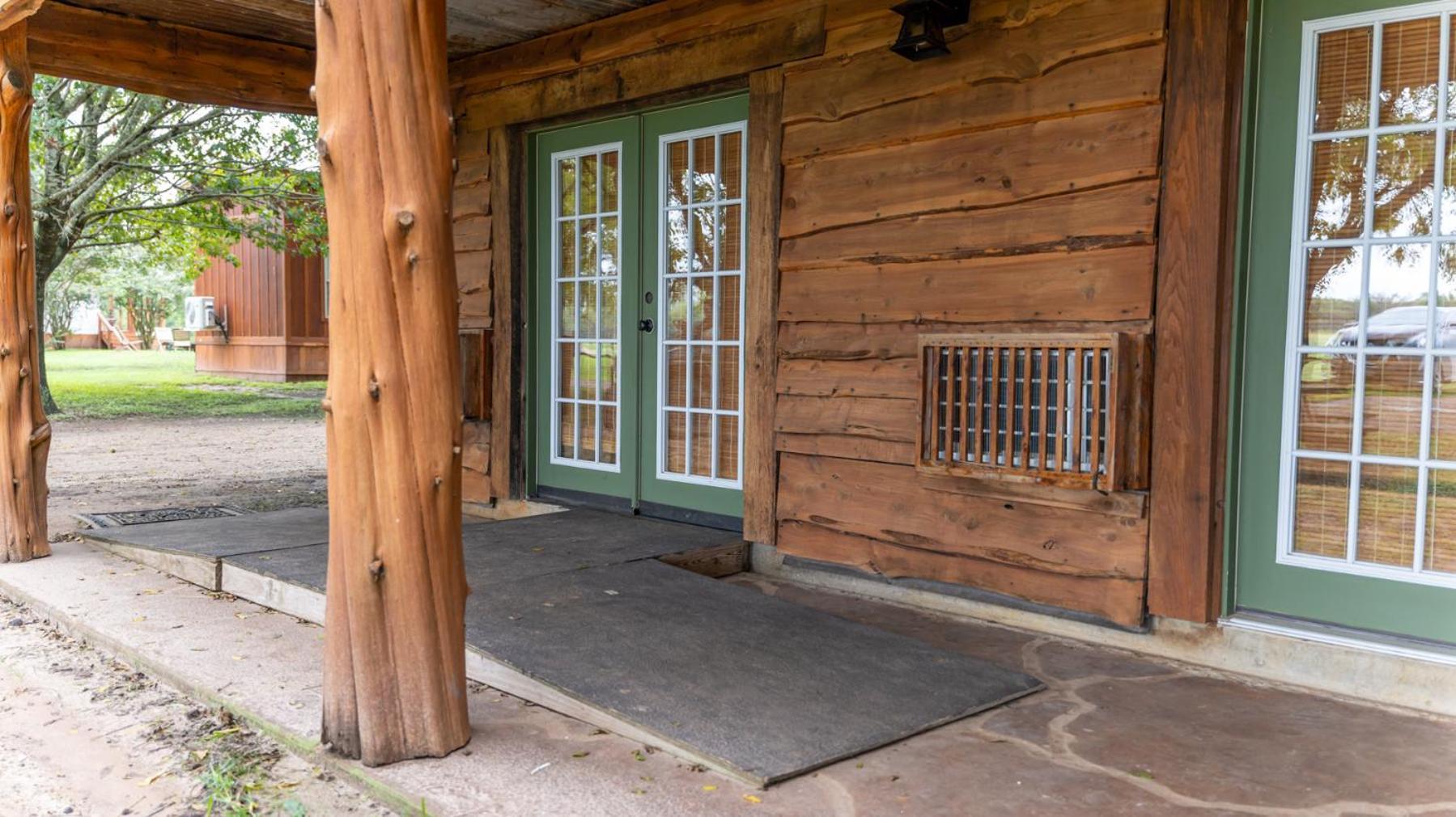 Moon River Ranch Satin Exterior photo